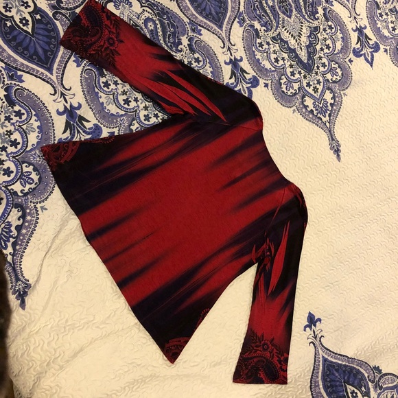 Beautiful Energe top with great design. - Picture 2 of 8